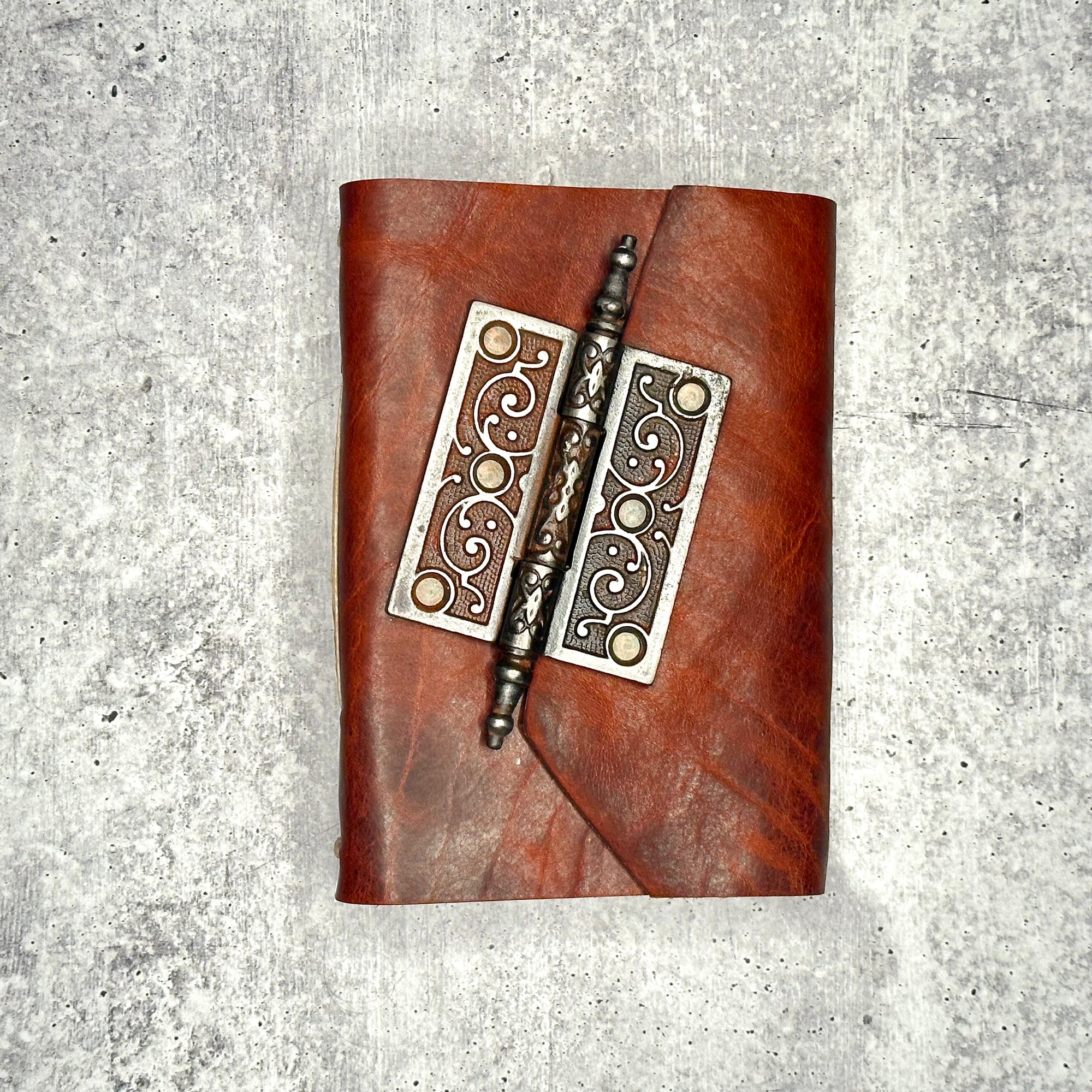 Lucca - Rusty Bison 2.0/BB/Door Hinge