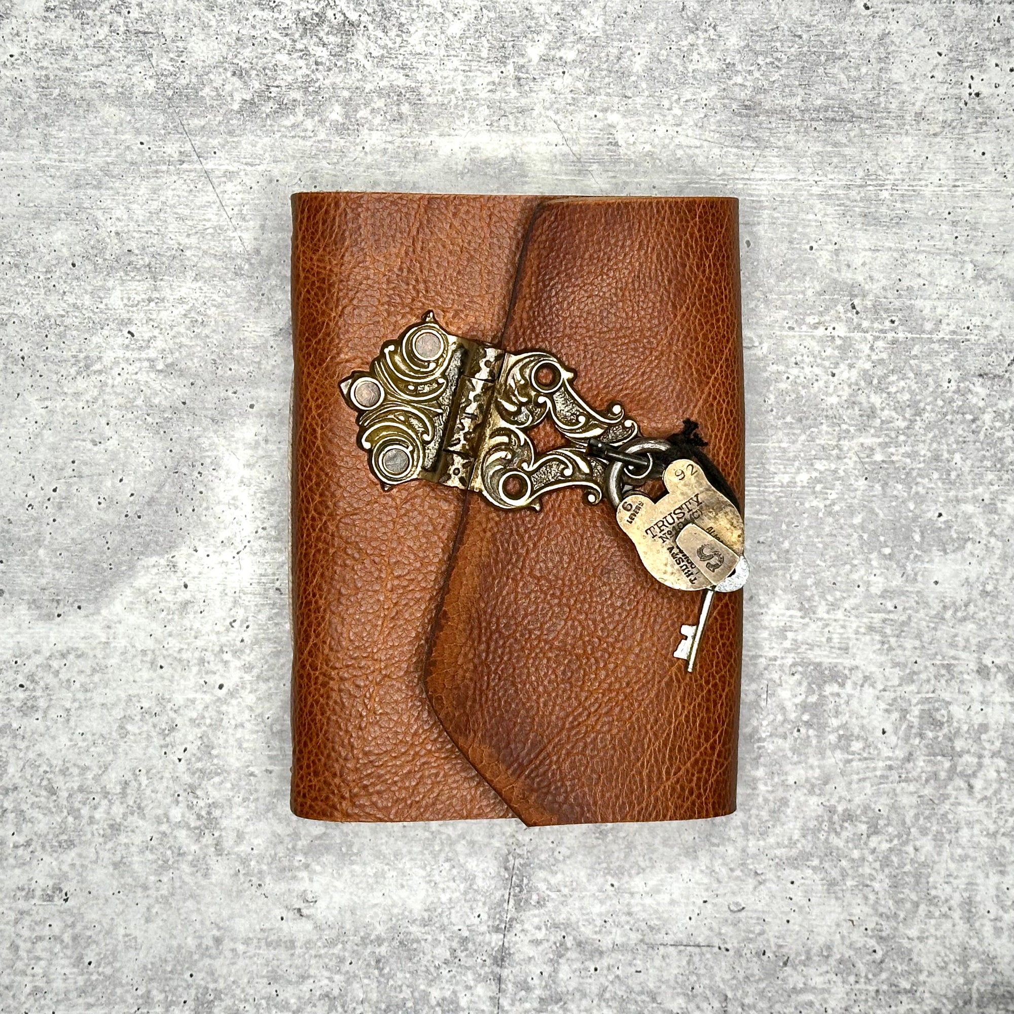 Lucca - Rusty Bison/BB/Padlock