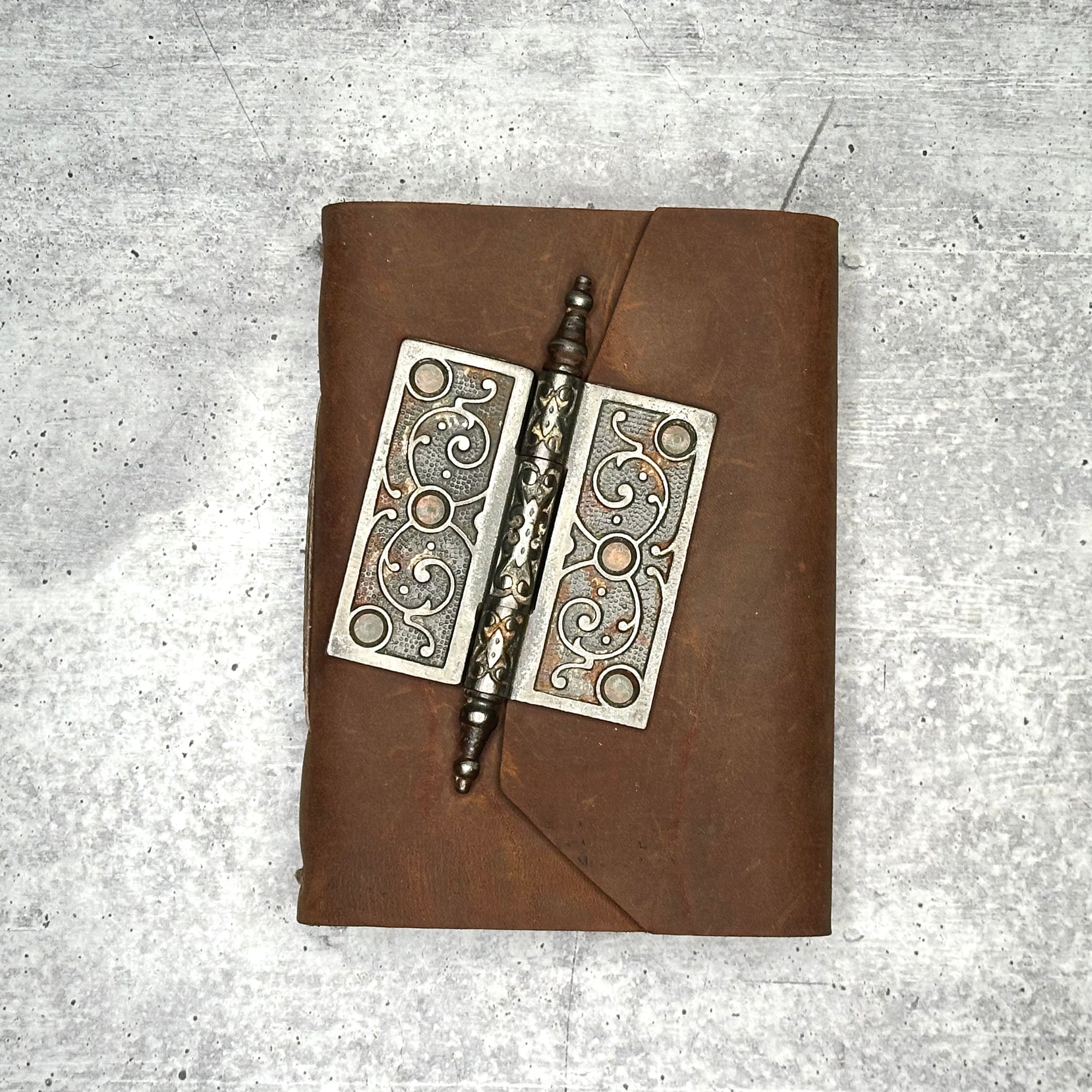 Lucca - Weathered Cowboy/WC/Door Hinge