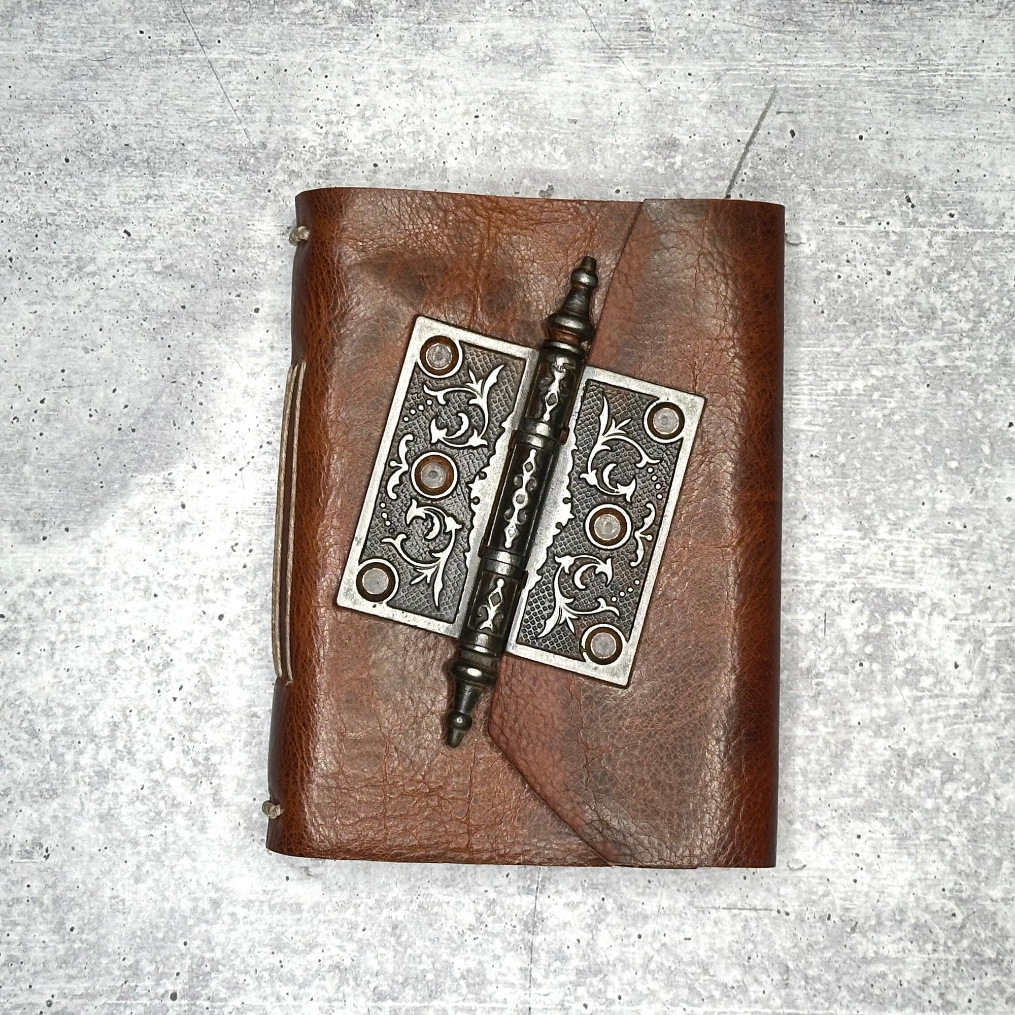 Lucca - Rusty Bison/Hemp/Door Hinge