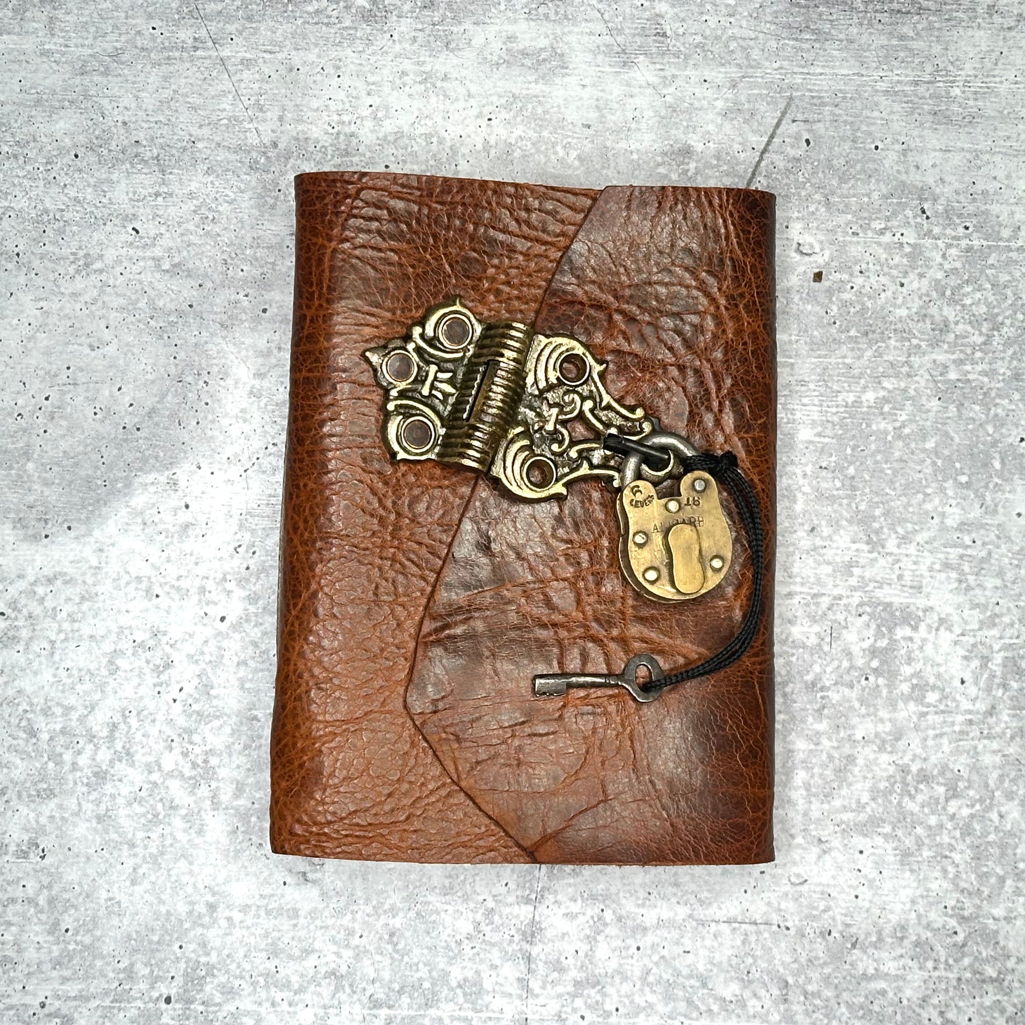 Lucca - Rusty Bison/BB/Padlock