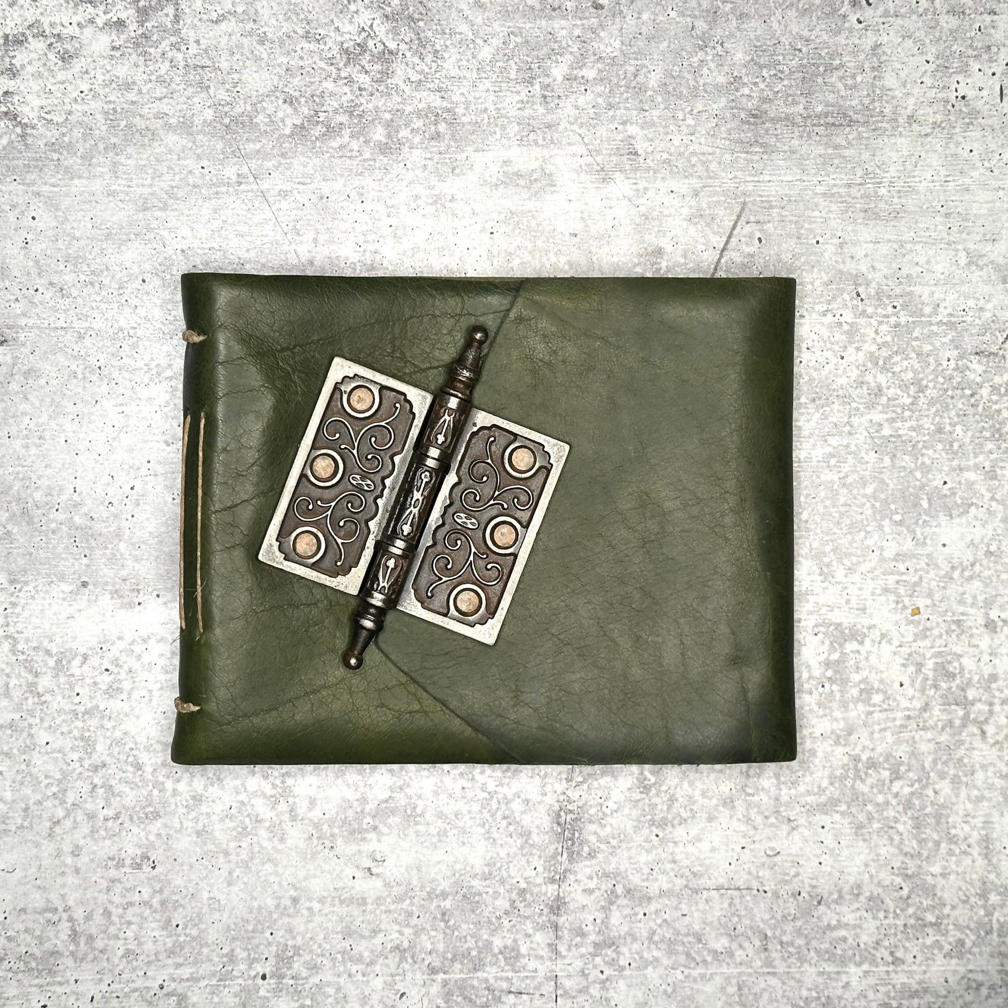 Manarola - Emerald Bison/Photo Album/Door Hinge