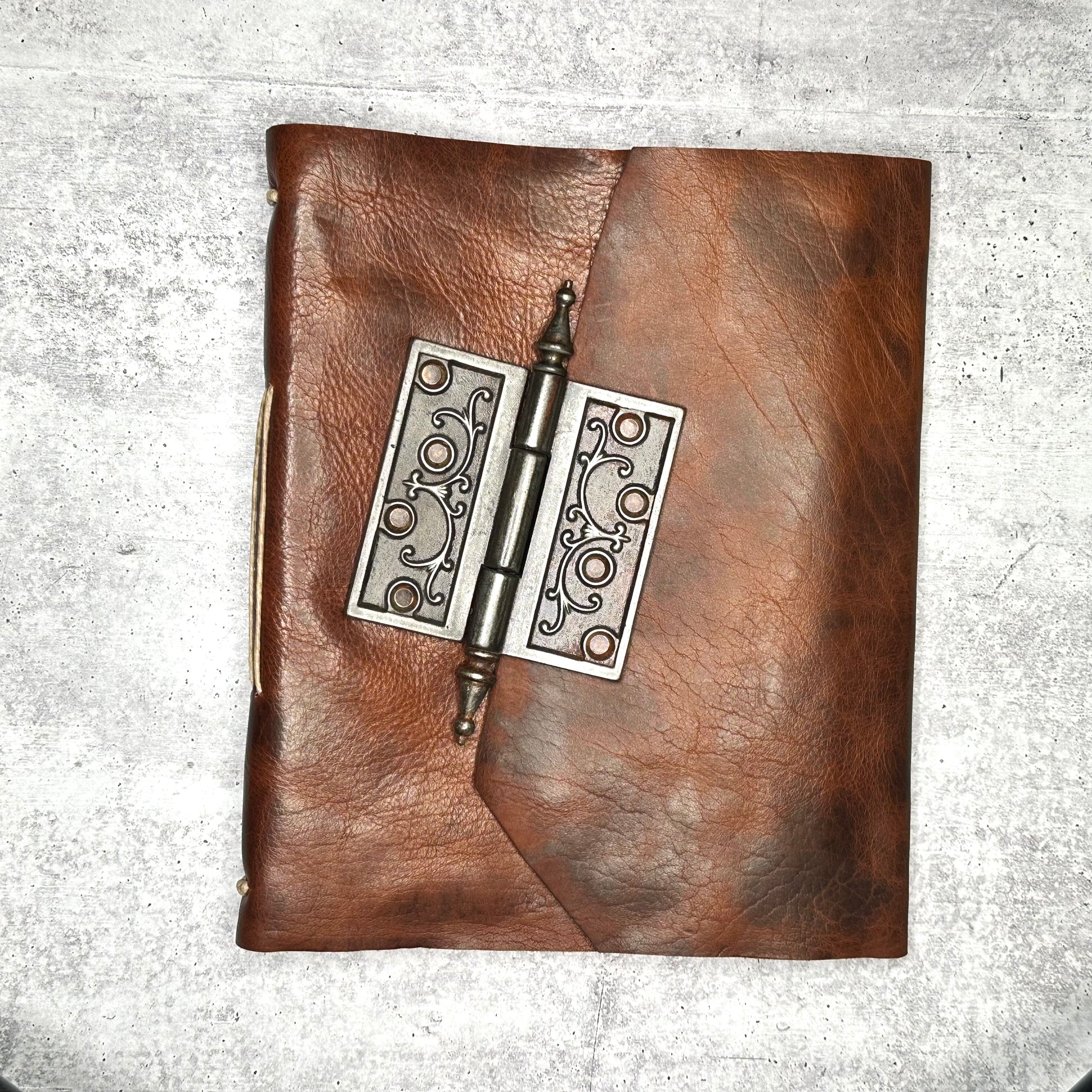 Verona/Vertical - Toasted Pecan Bison/Photo Album/Door Hinge