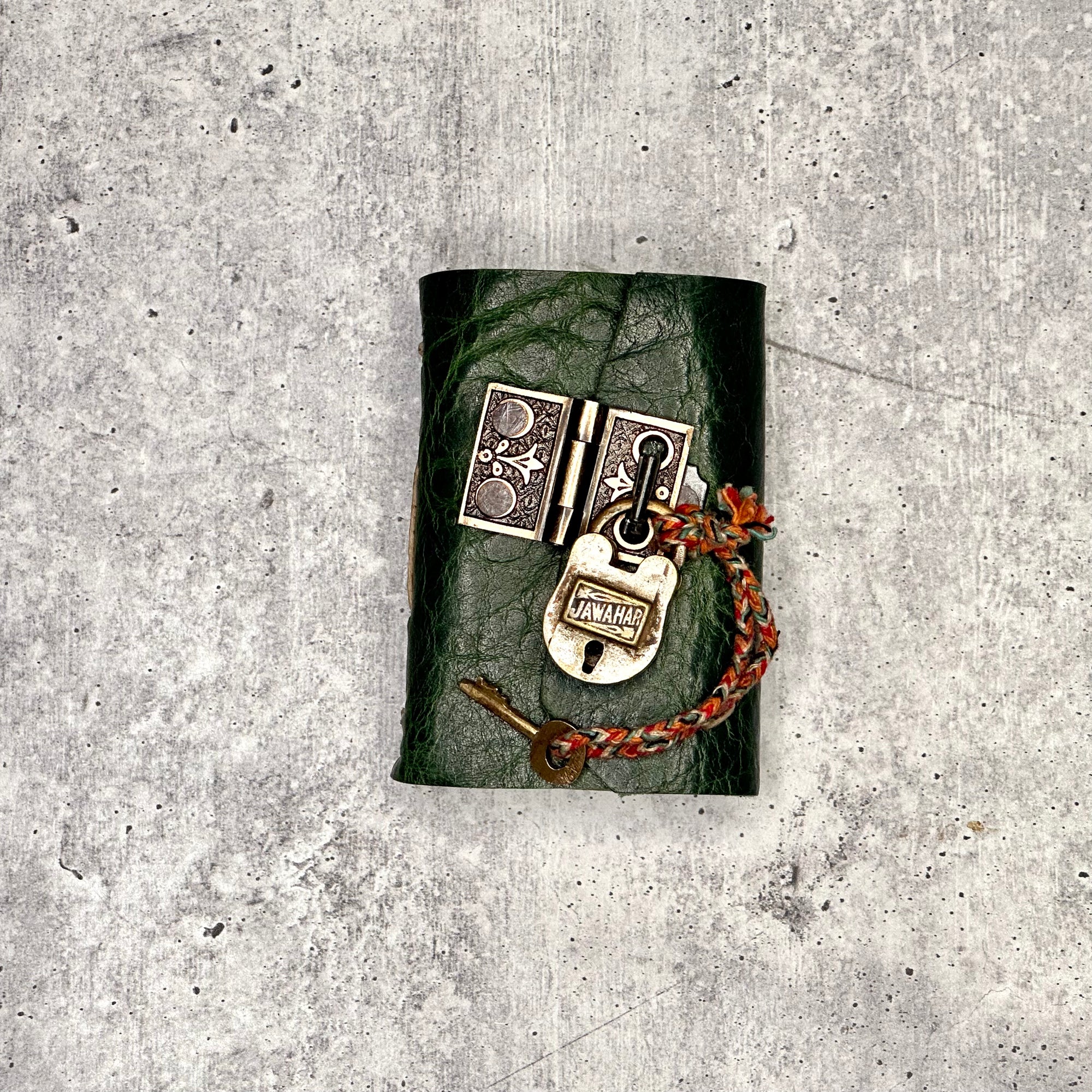 Amalfi - Emerald Bison 2.0/Artisan Paper/Padlock