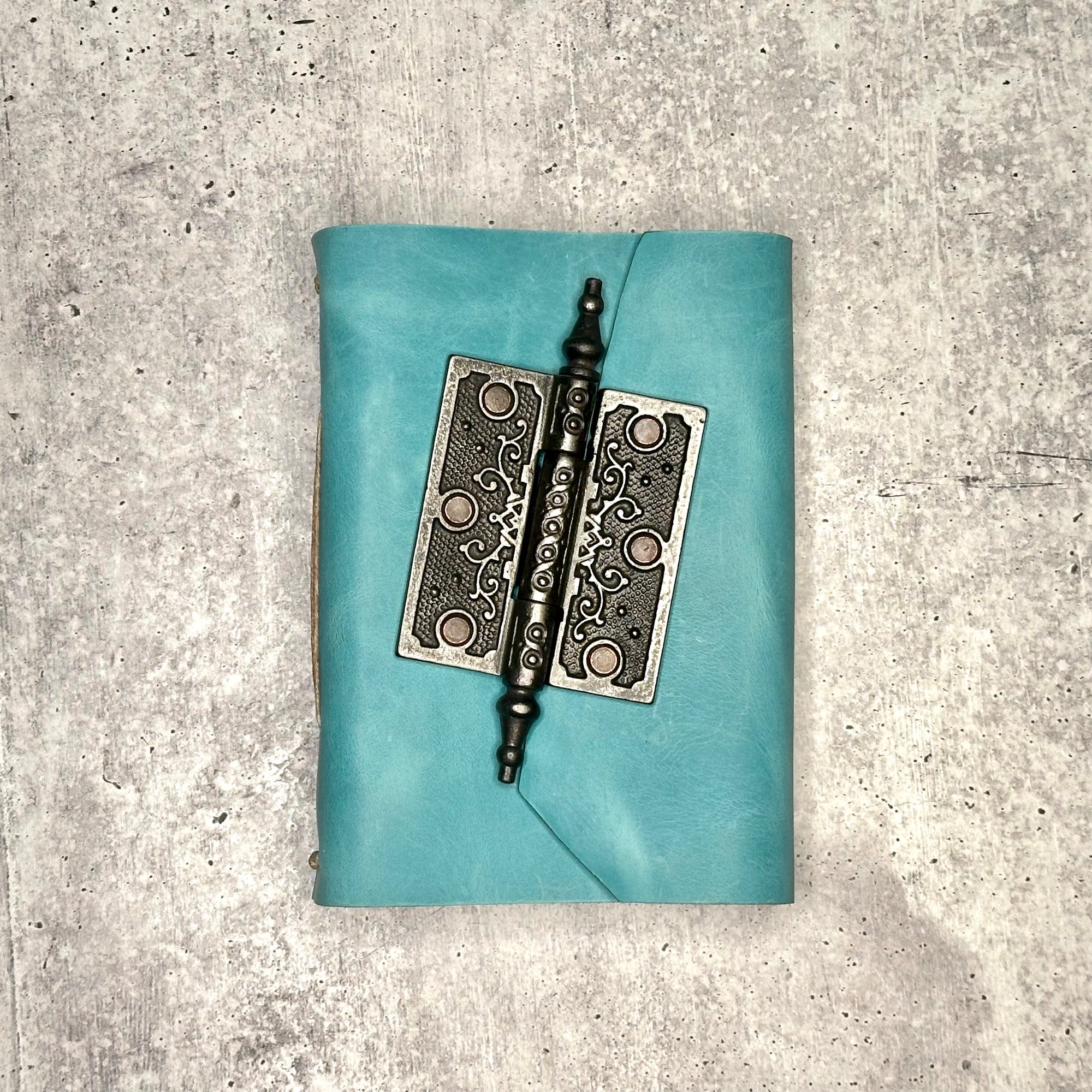 Lucca - Cielo/Artisan Paper/Door Hinge