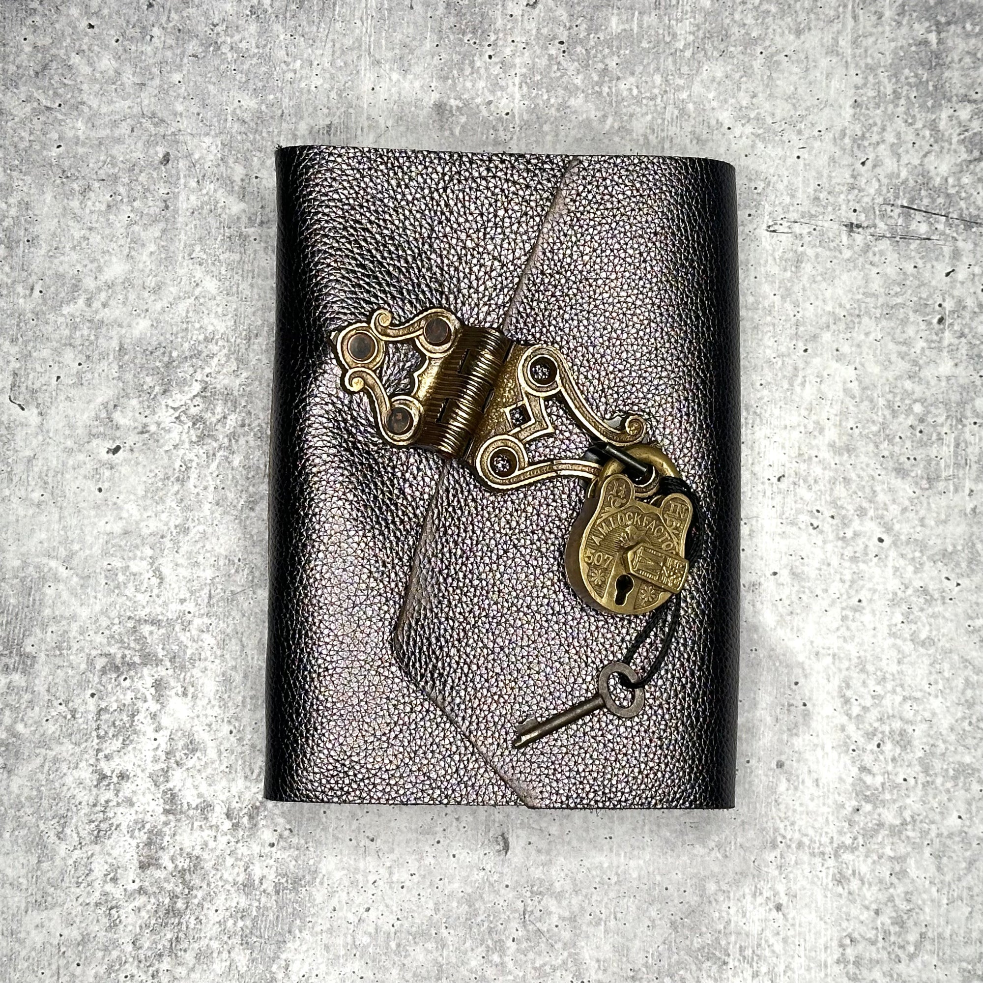 Lucca - Silver Nugget/BB/Padlock