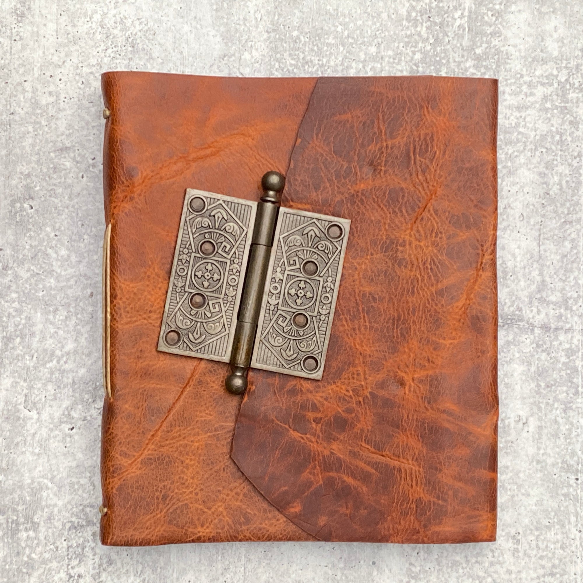 Verona/Vertical - Rusty Bison/Photo Album/Door Hinge
