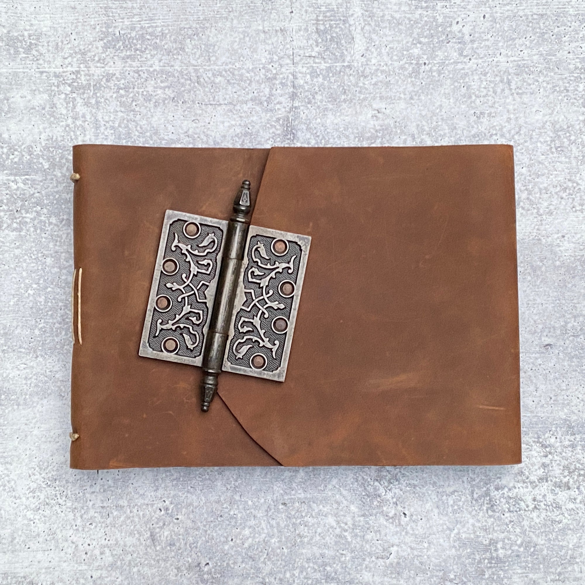 Verona/Horizontal - Weathered Cowboy 2.0/Photo Album/Door Hinge