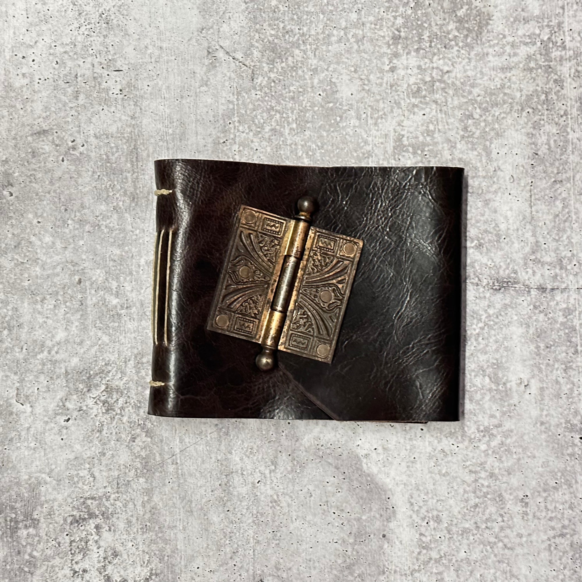 Manarola - Glossy Espresso Bison/Photo Album/Butterfly Door Hinge