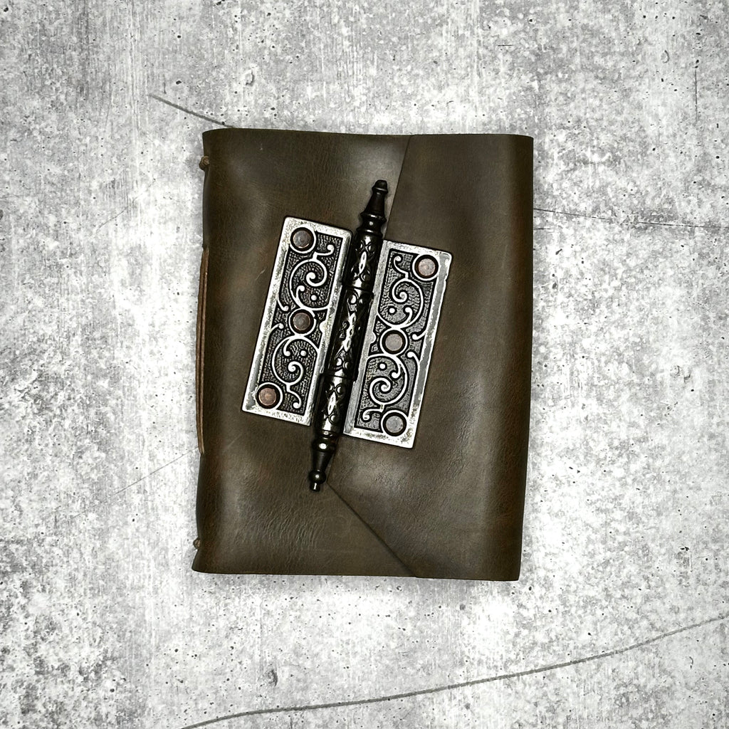 Lucca - EV Olive/Artisan Paper/Door Hinge