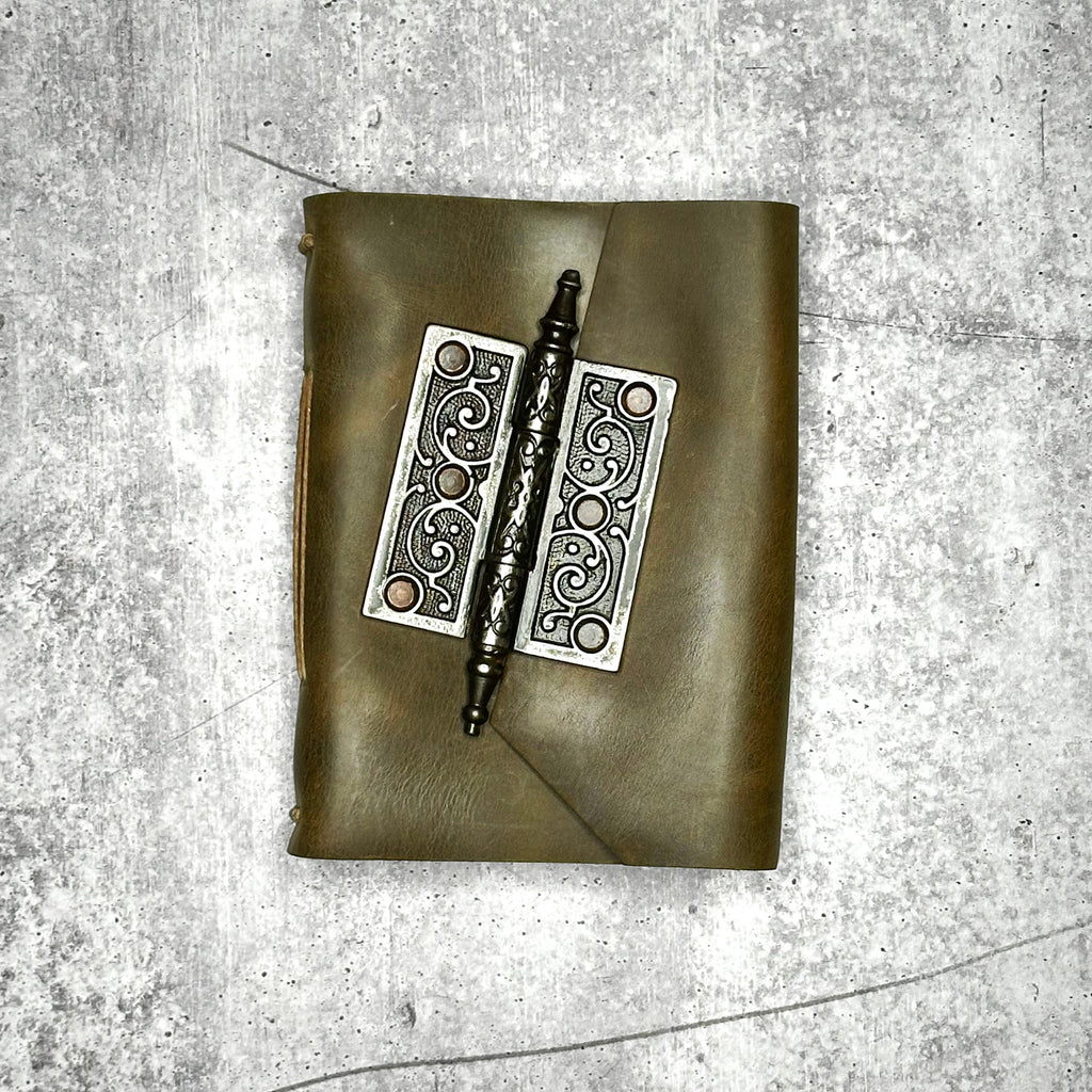 Lucca - EV Olive/Artisan Paper/Door Hinge