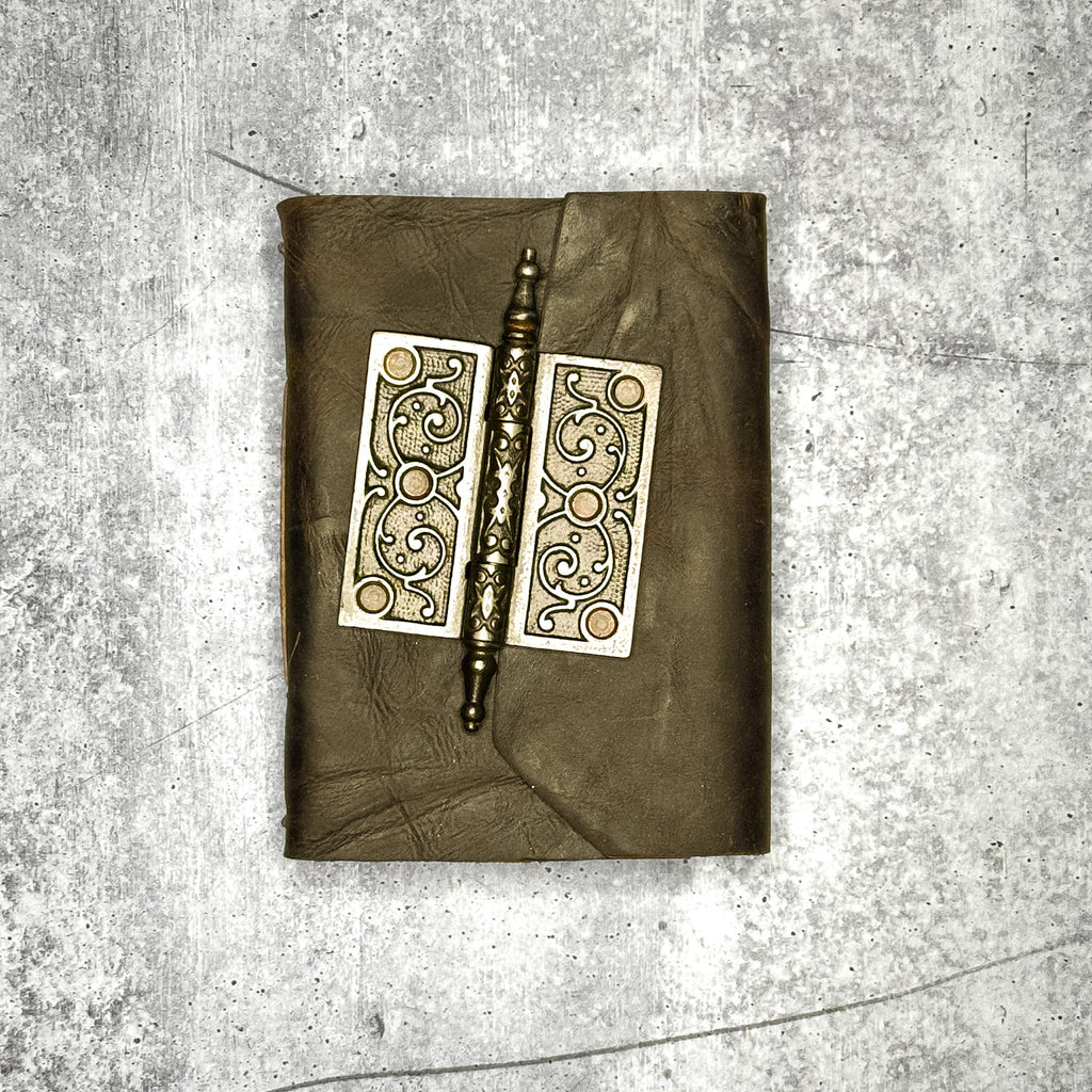Lucca - Rugged Bison/Artisan Paper/Door Hinge