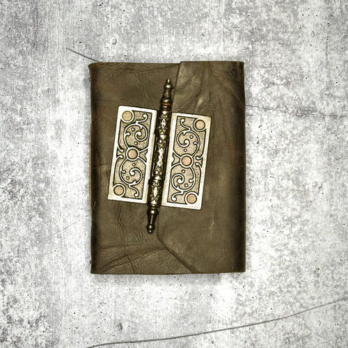 Lucca - Rugged Bison/Artisan Paper/Door Hinge