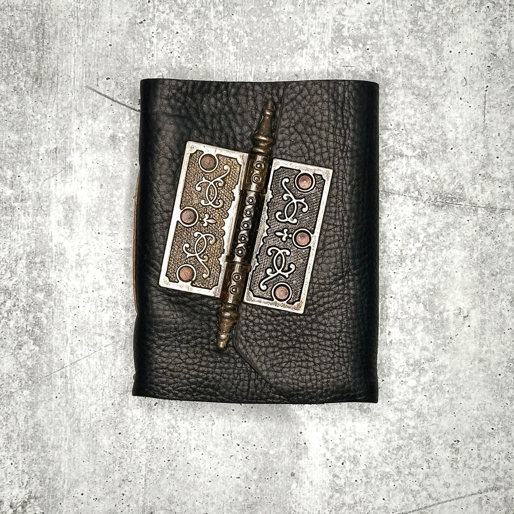 Lucca - Black Pebble/Old Paint/Hemp Paper/Door Hinge