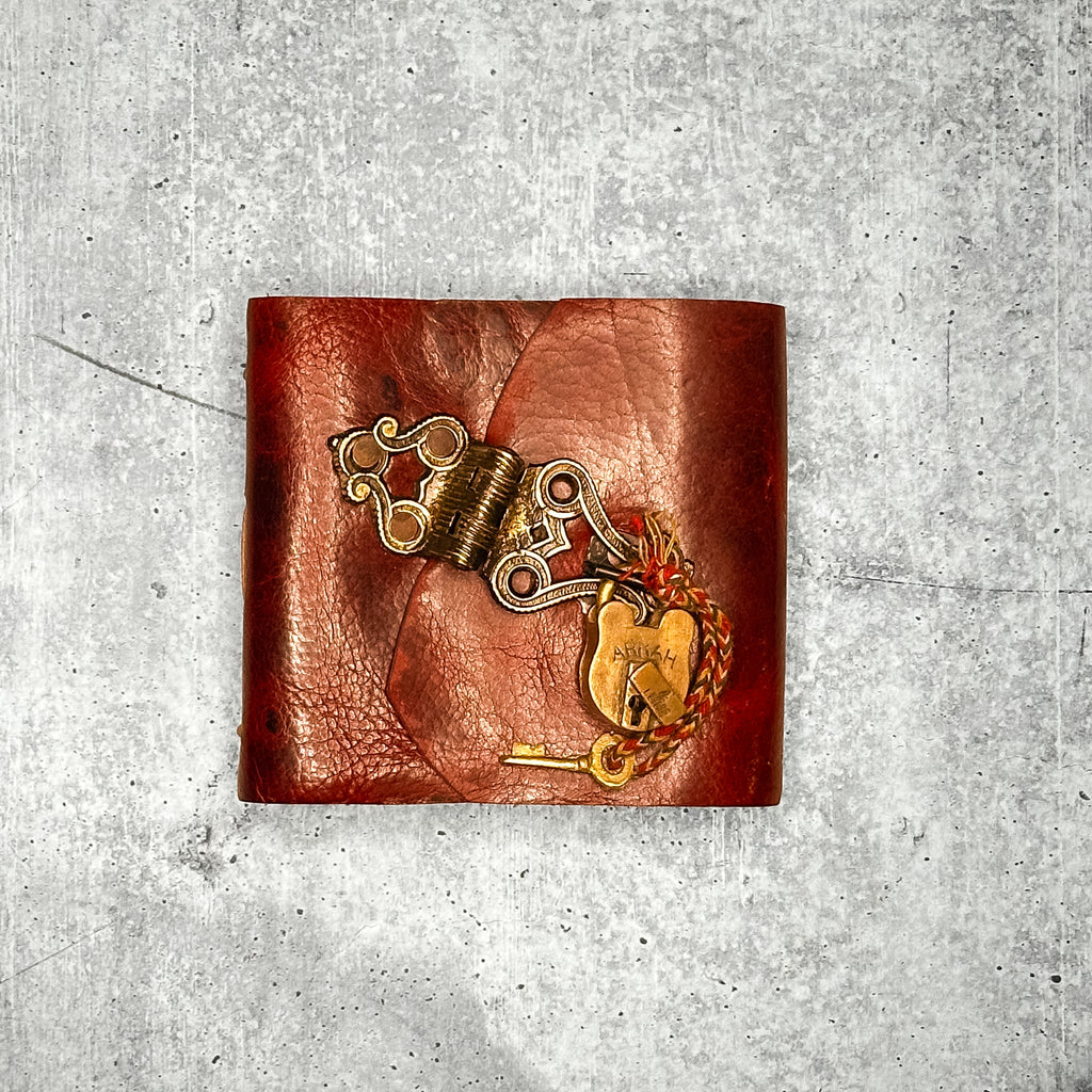 Volterra - Burgundy Bison/Artisan Paper/Padlock