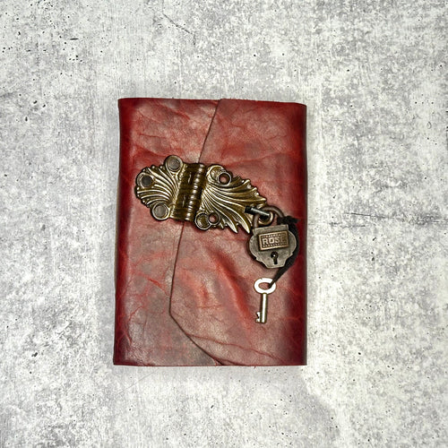 Lucca - Ruby Bison/BB/Padlock