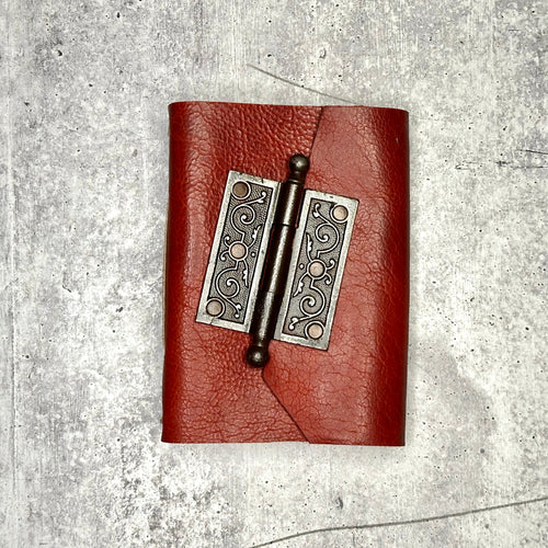 Lucca - Ruby Bison/Artisan Paper/Door Hinge