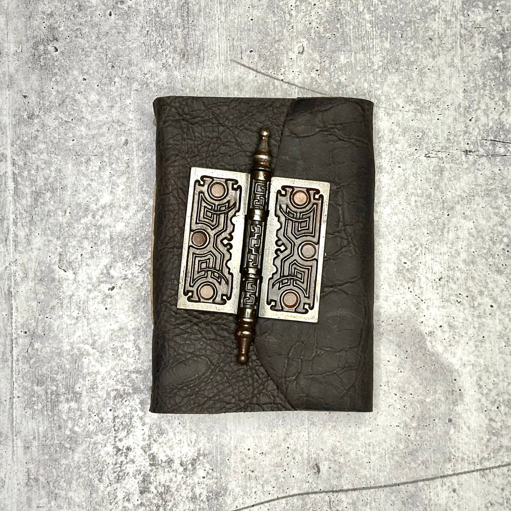 Lucca - Rugged Bison/Artisan Paper/Door Hinge