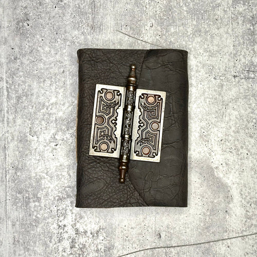 Lucca - Rugged Bison/Artisan Paper/Door Hinge