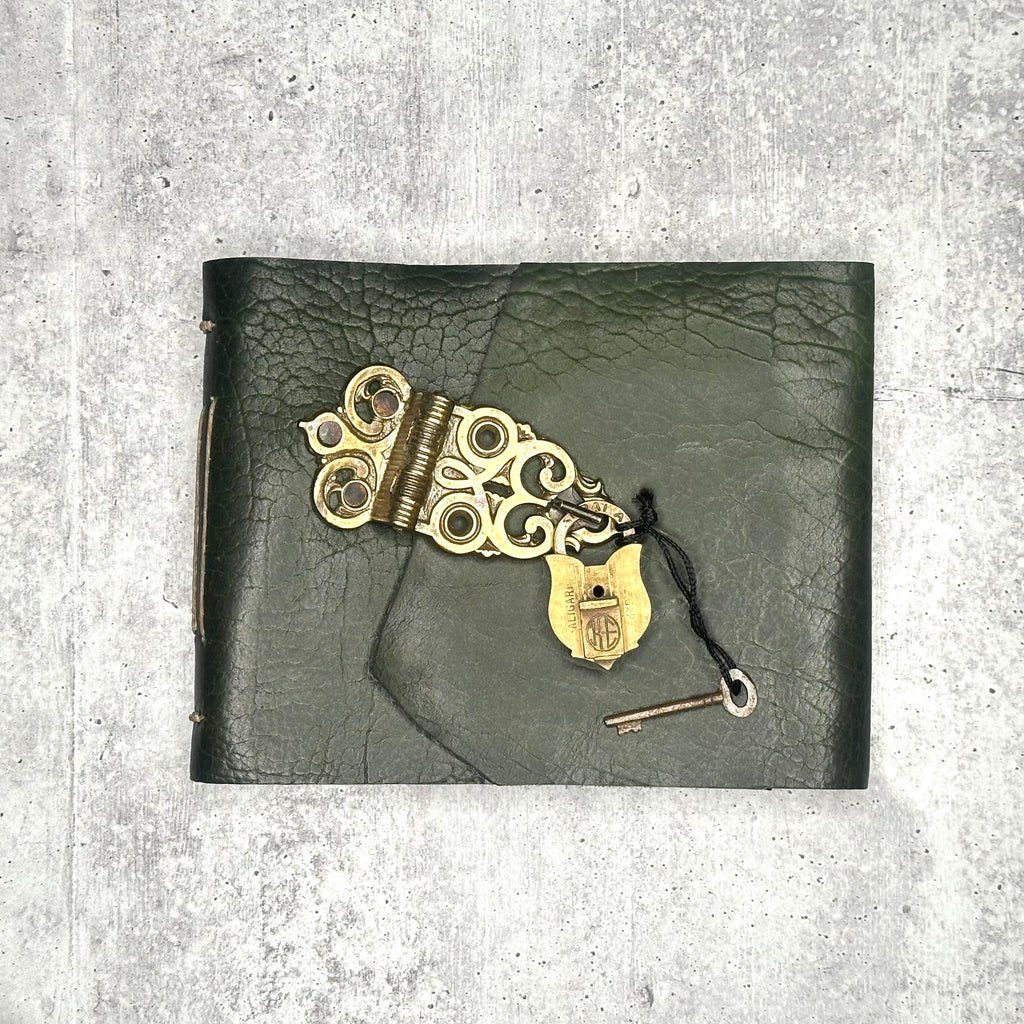 Manarola - Emerald (Green) Bison/Photo Album/Padlock