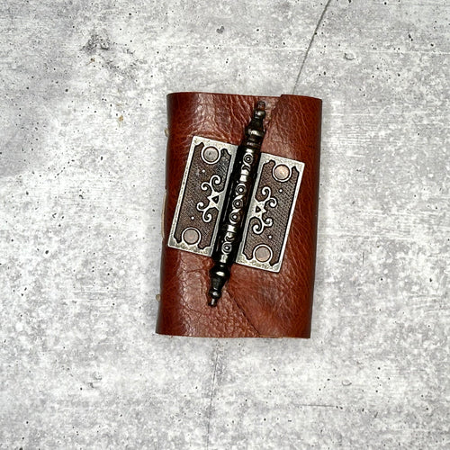 Capri - Rusty Bison/Artisan Paper/Door Hinge