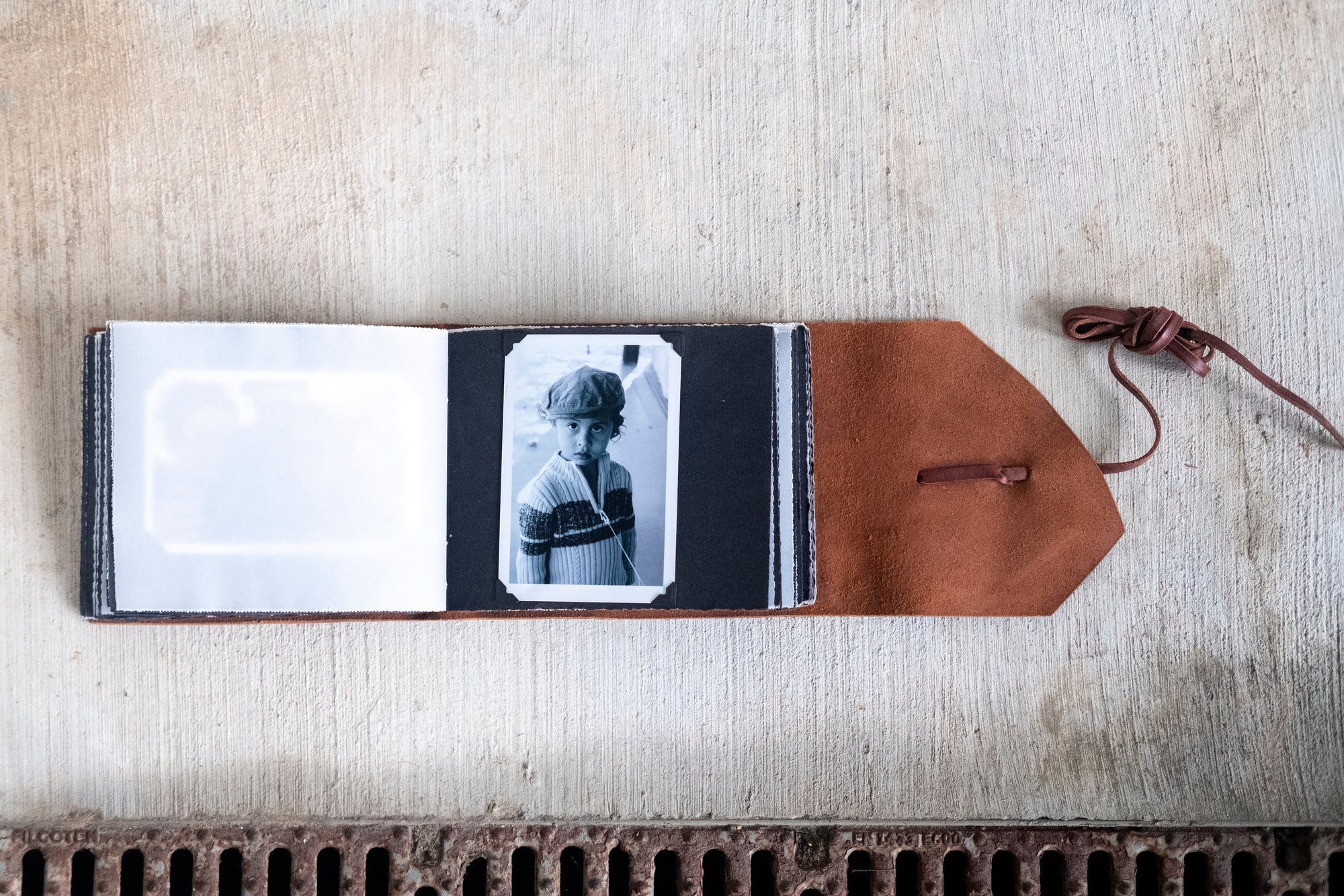 Manarola - Rusty Bison/Photo Album/Door Hinge